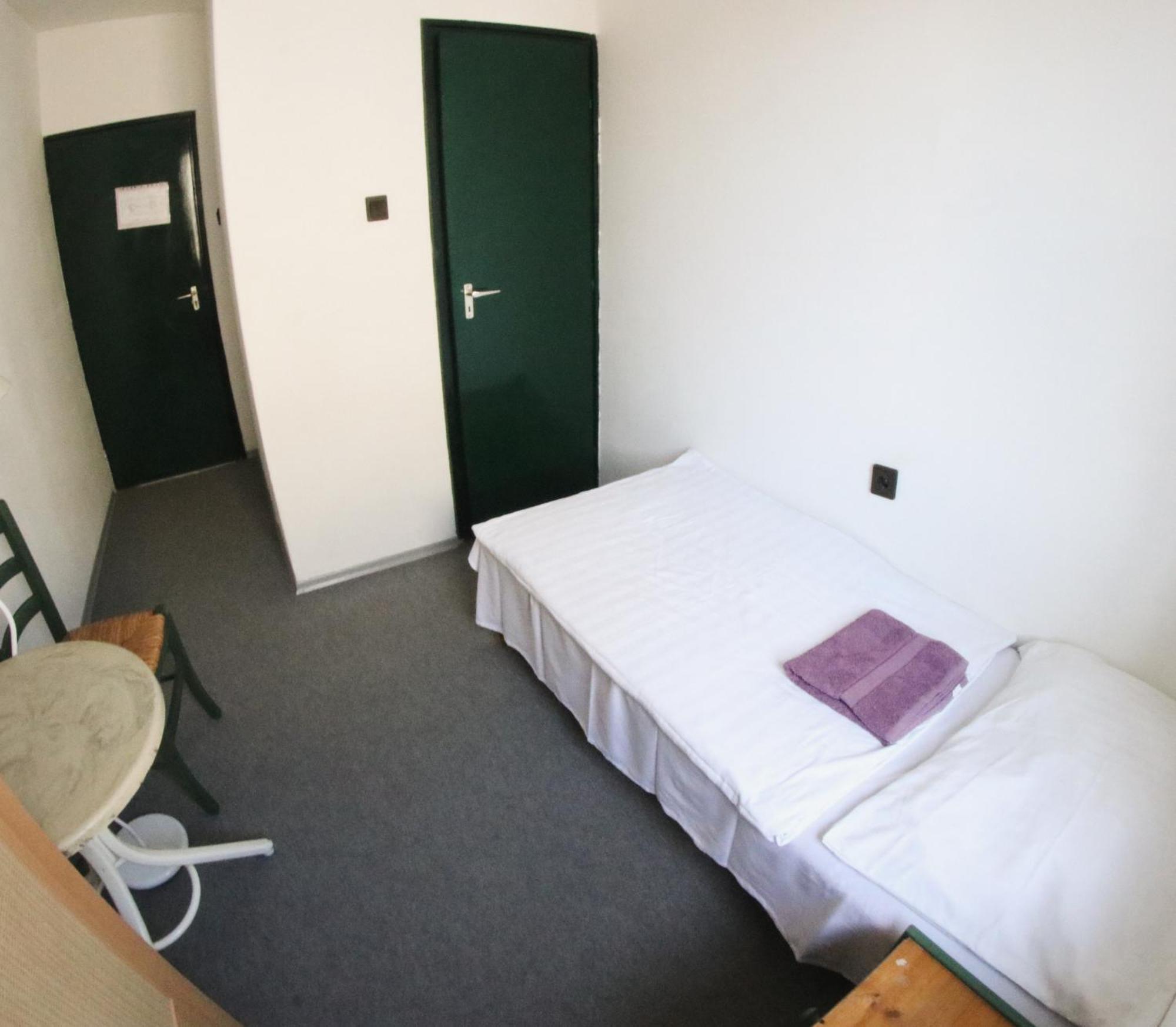Mueller's 3 Apartment